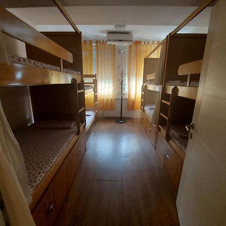 Hostel Valentin 2 Szkopje Kültér fotó