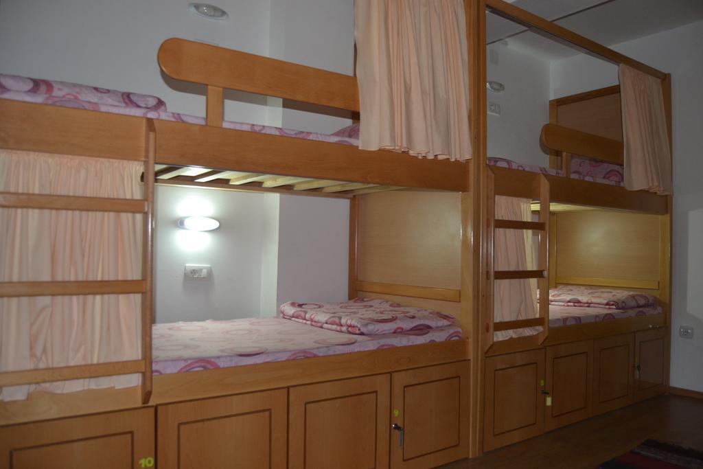 Hostel Valentin 2 Szkopje Szoba fotó