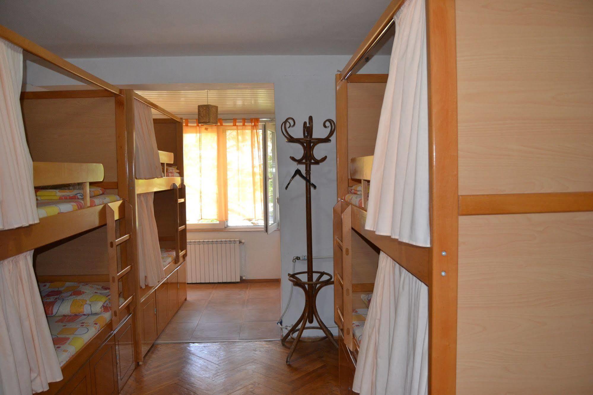 Hostel Valentin 2 Szkopje Kültér fotó