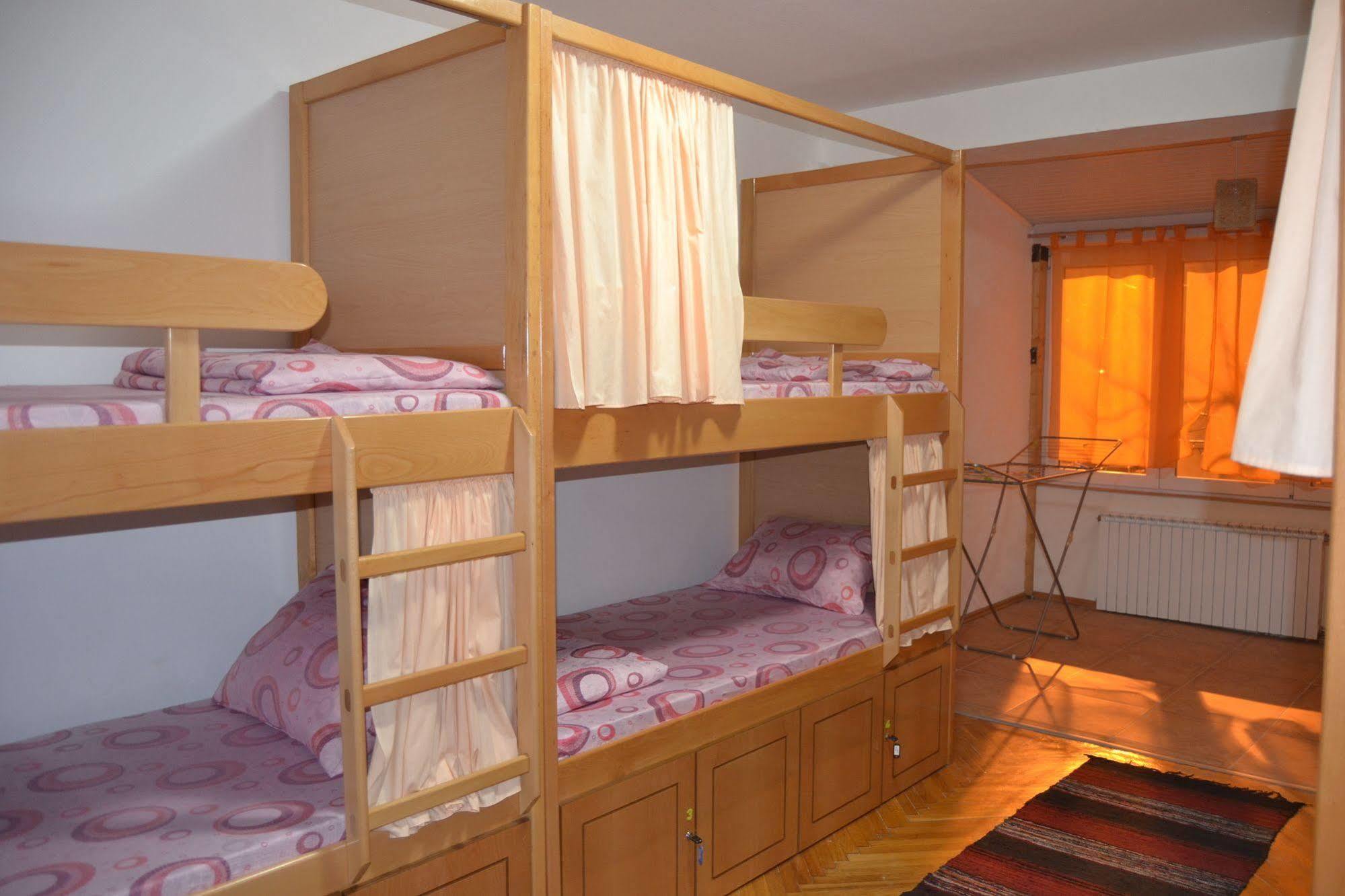 Hostel Valentin 2 Szkopje Kültér fotó